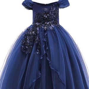Ball gown/fancy dress for child.